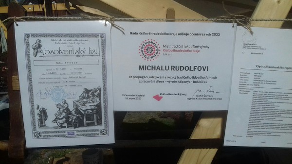 Výroba štípaných holubiček